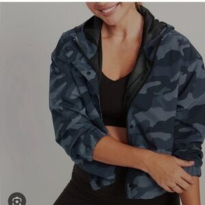 Old Navy Cropped Green Camo Print Water Resistant Jacket Small